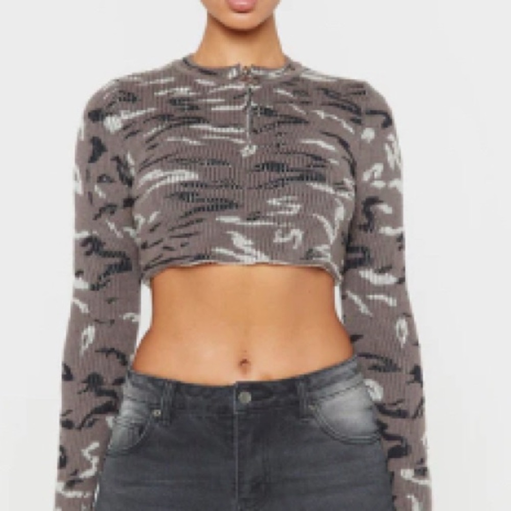 Luxe To Kill Camouflage Cropped Sweater